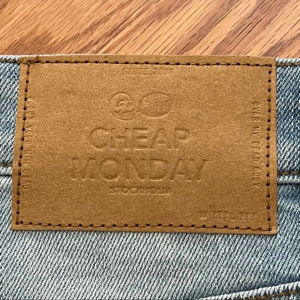 Cheap Monday Light Wash Distressed Donna Short Air Blue Wash Size 26 NWT - Picture 13 of 13